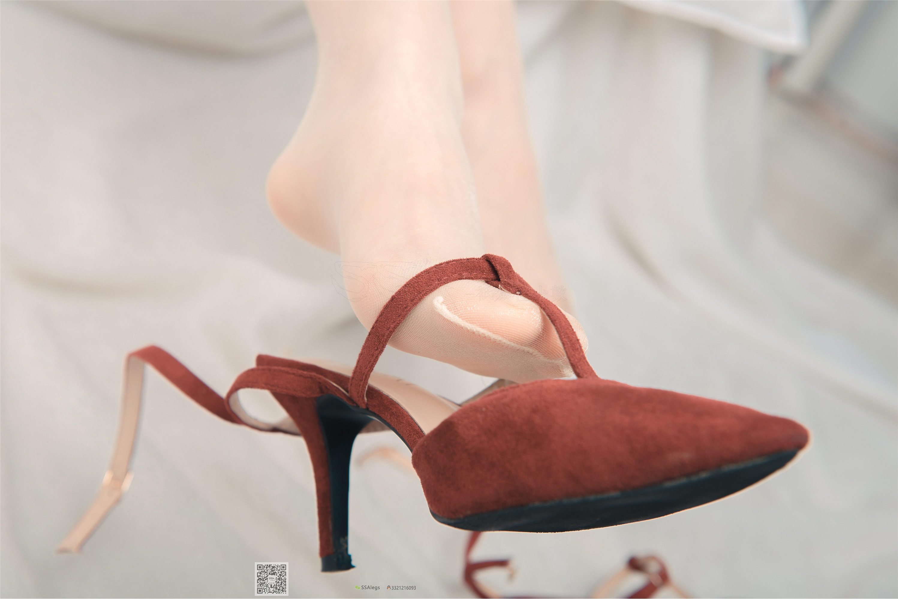 SSA丝社 NO.014 小琪琪 闪光开裆丝袜的另一种演绎